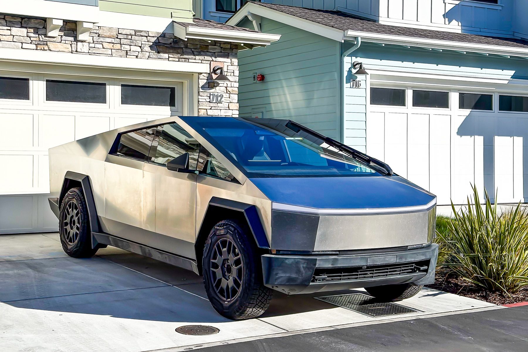 Why You Should Never Put Magnets on Your Tesla Cybertruck