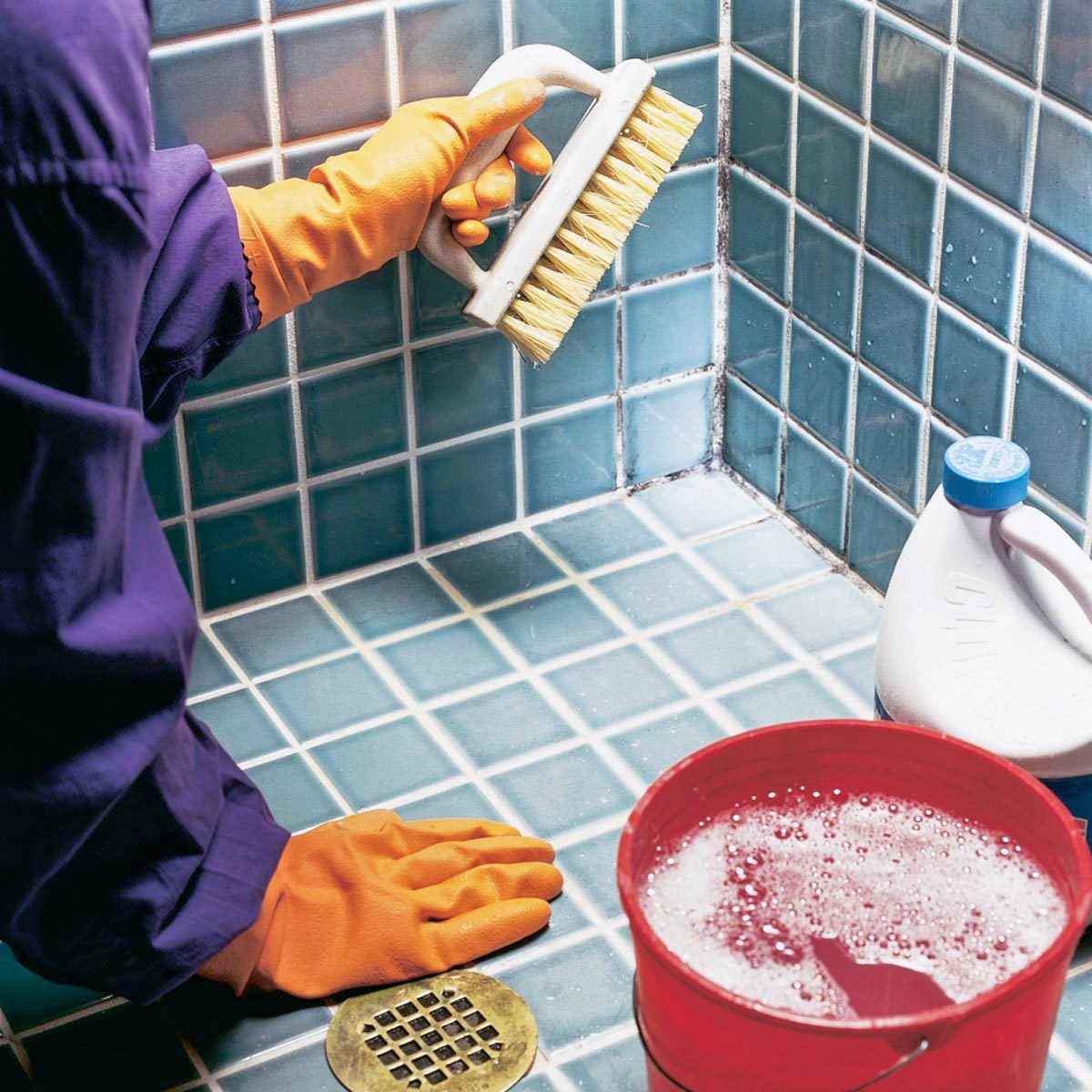13 Tips To Help Identify And Prevent A Mold Problem In Your House - mold test with bleach