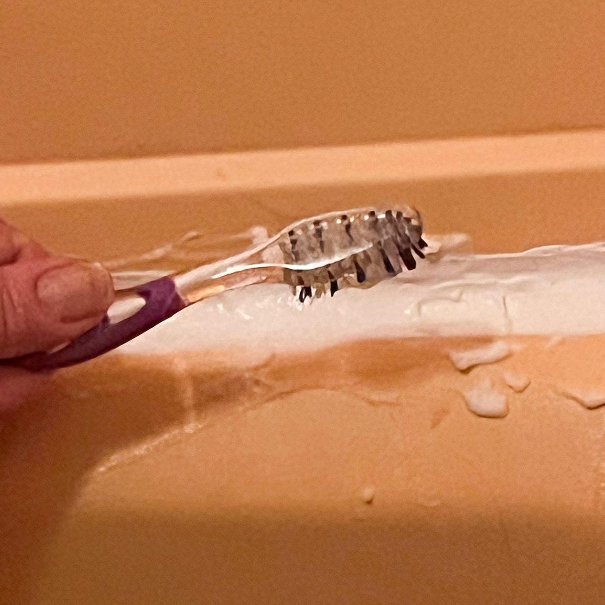 Fhmd25 How To Remove Mold From Shower Caulking Noelle Devoe 03 Ssedit