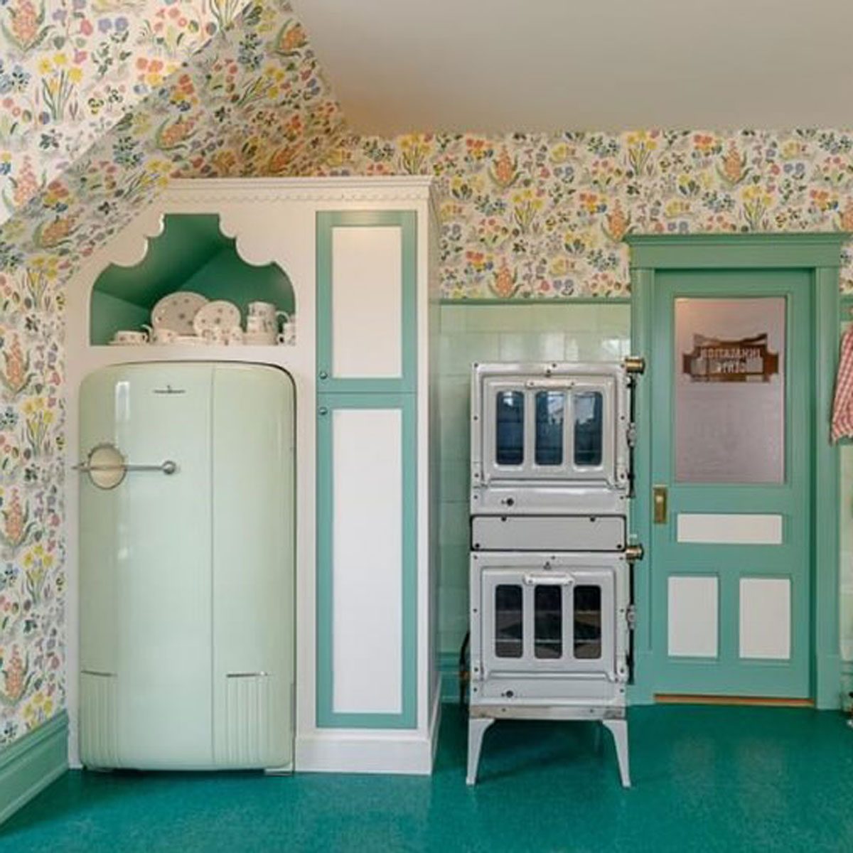 Retro Style Kitchen Walls