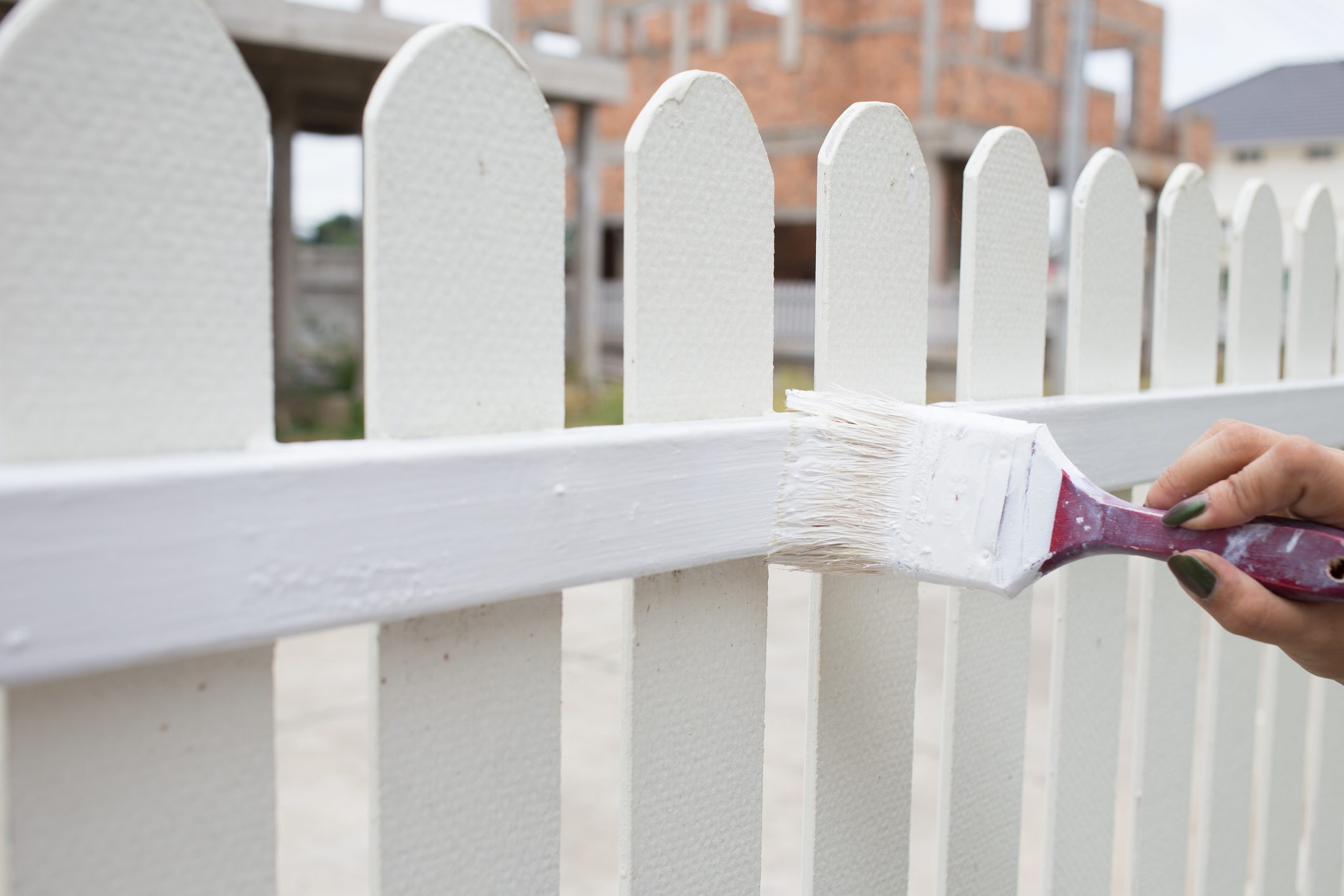 7 Best Paints for an Outdoor Fence