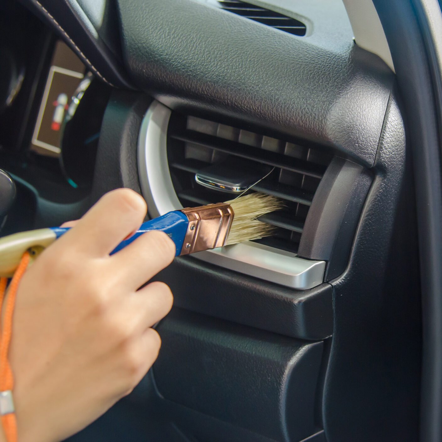 Air conditioning cleaning brush