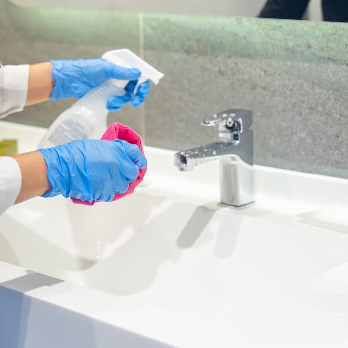 Cleaning Sink With Stain Remover