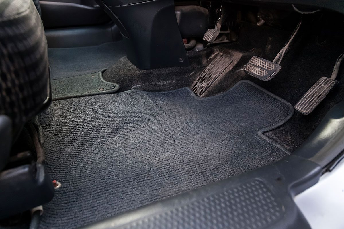 12 Things People Who Always Have Clean Cars Do Gettyimages 1264513868