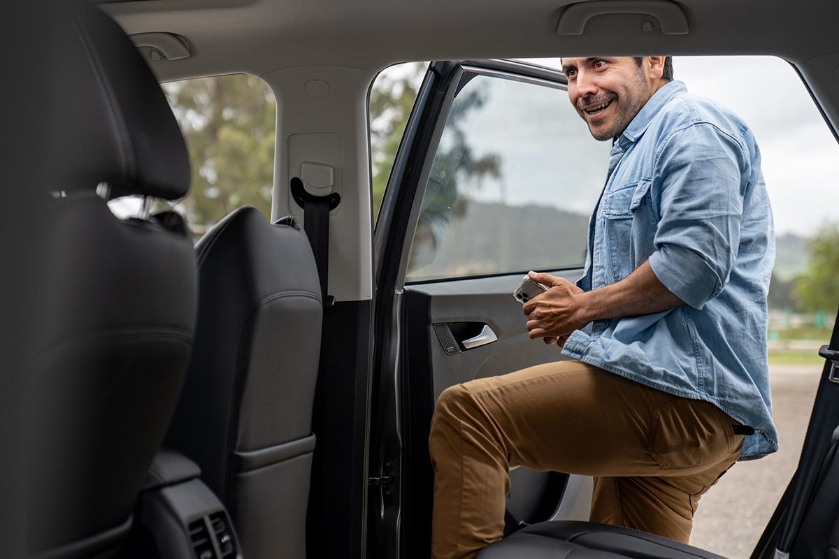 12 Things People Who Always Have Clean Cars Do Gettyimages 2163991667