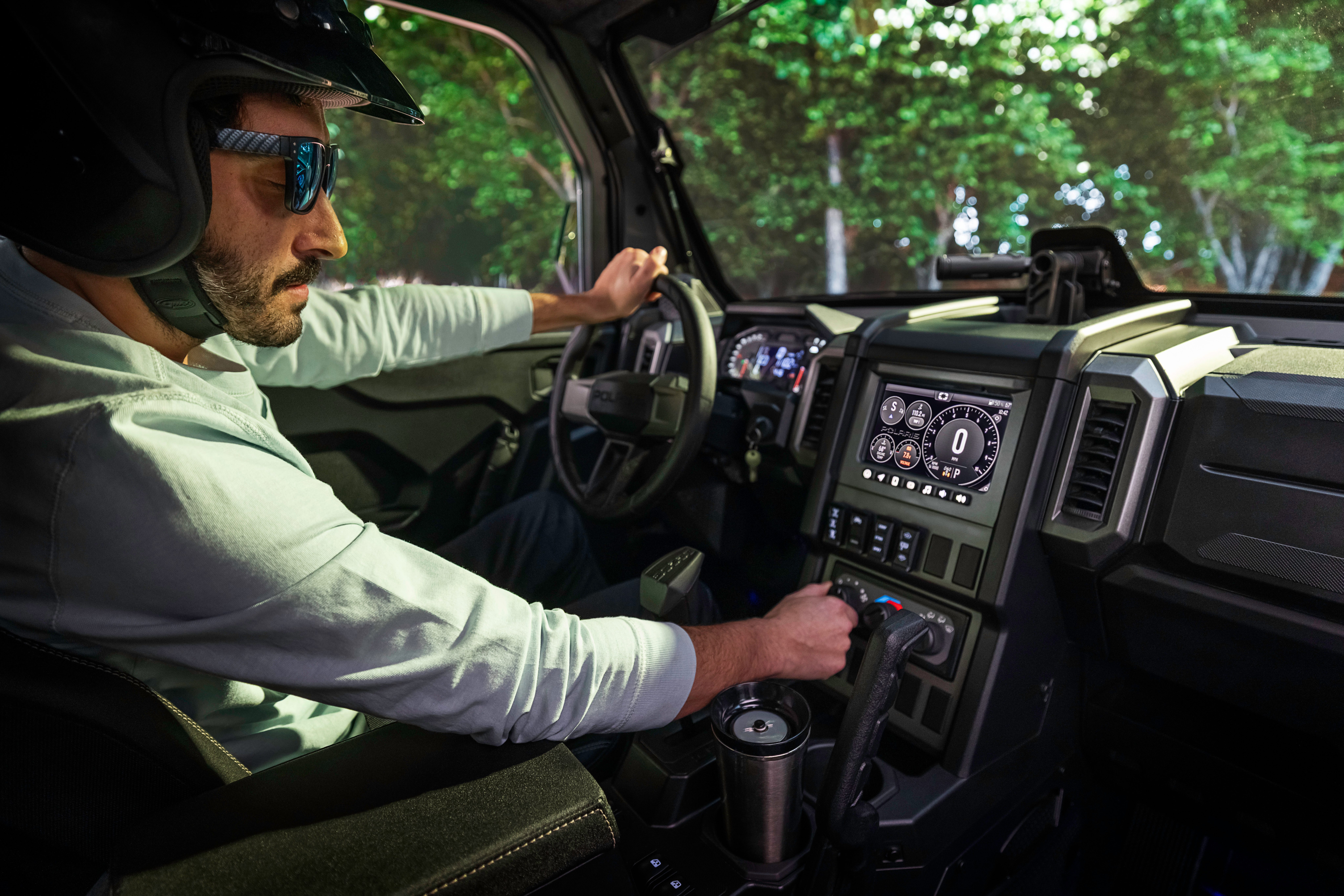 2025 Xped Adv5 Northstar Us Supergraphite Image Lifestyle Six0184 00481