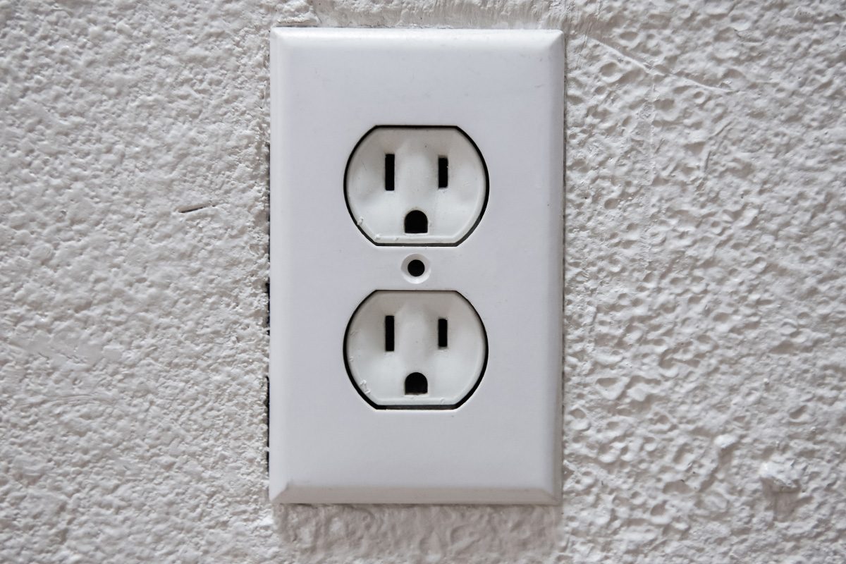 7 Reasons Your Phone Isn’t Charging Gettyimages 2172053677