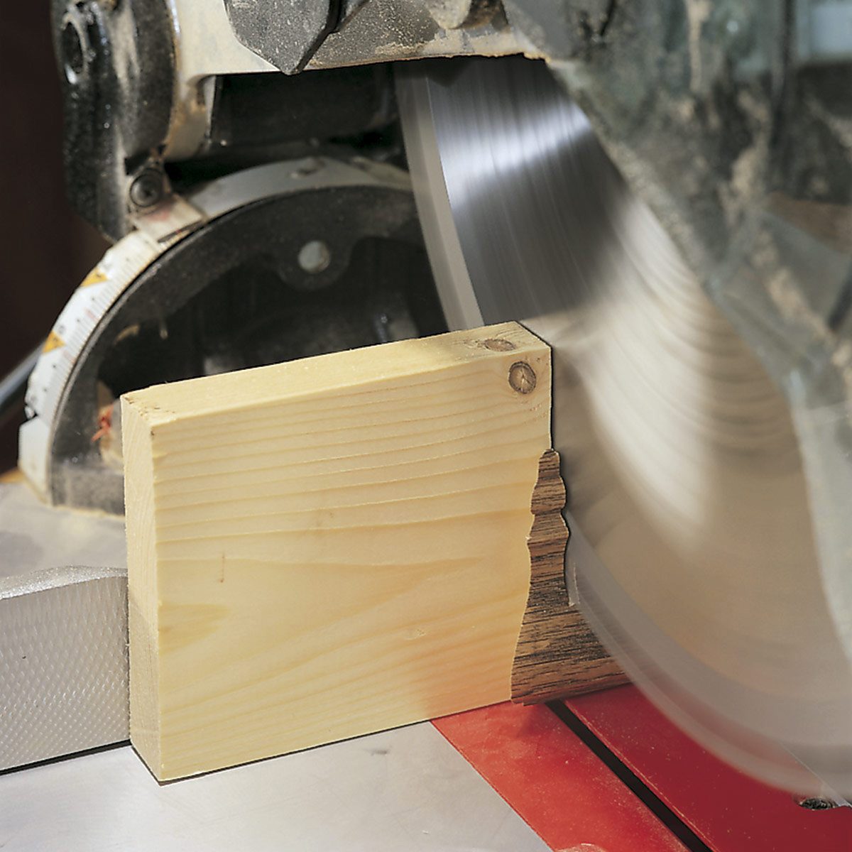 Master The Miter Saw In Days With These 13 Tips Fh01jun 02349004