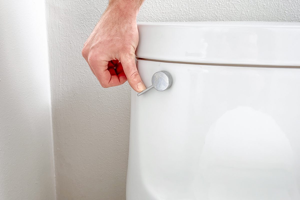 holding toilet handle down to empty toilet tank