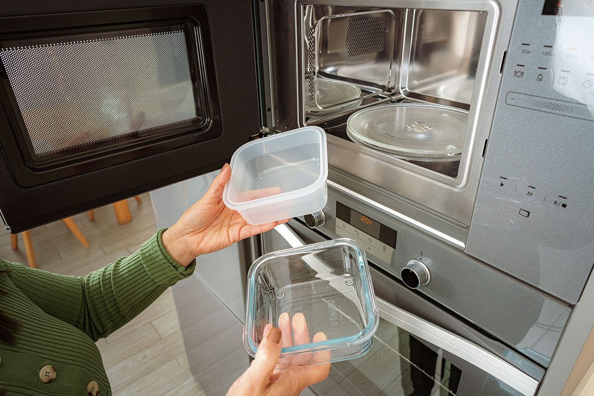 plastic or glass container to use in microwave oven.
