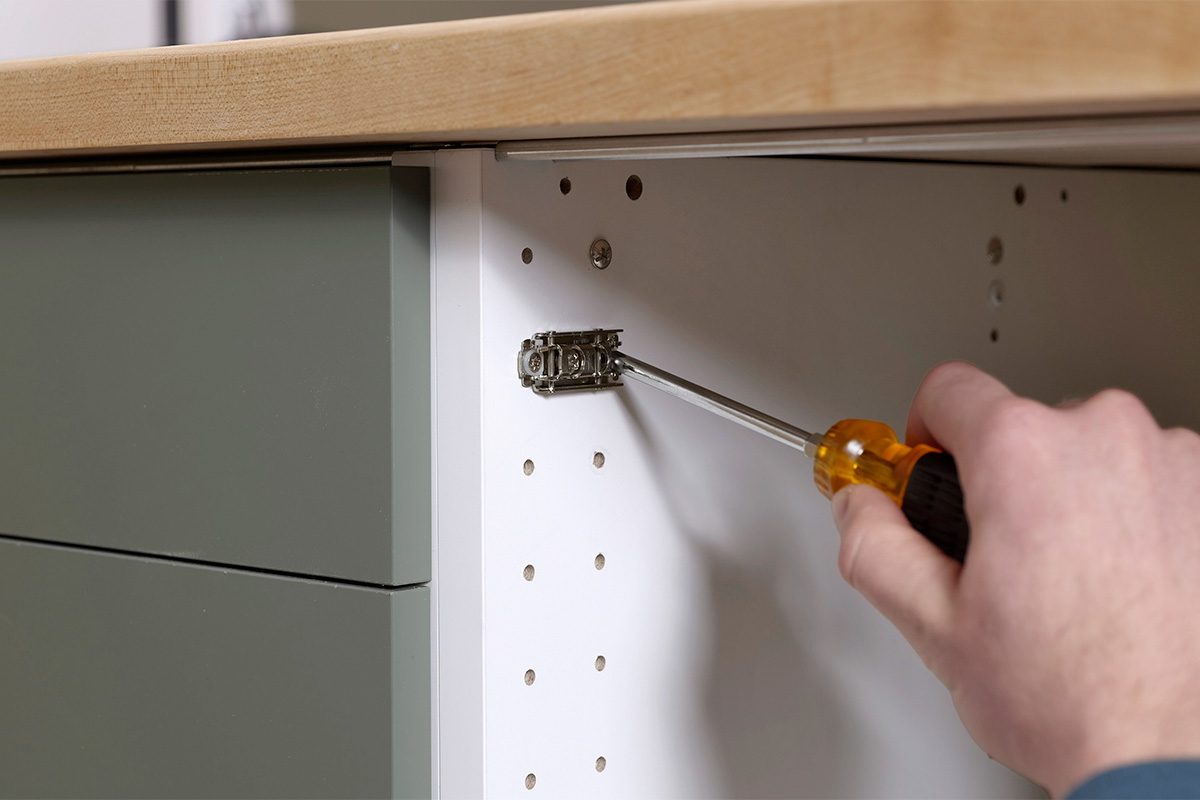 How To Fix Crooked Cabinet Doors In 4 Easy Steps Fhmvs25 Mf 04 03 Adjustcabinetdoors 1