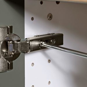 How To Fix Crooked Cabinet Doors In 4 Easy Steps Fhmvs25 Mf 04 03 Adjustcabinetdoors 3