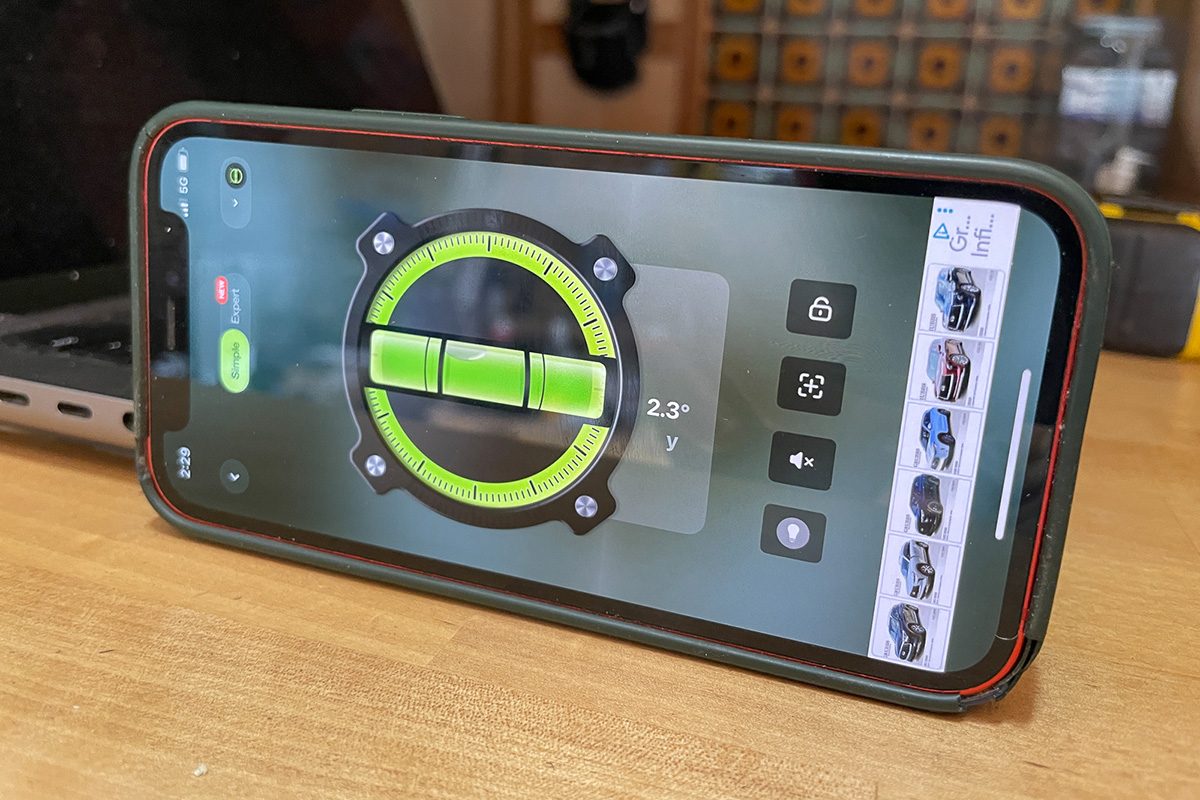 Leveling app in a cell phone