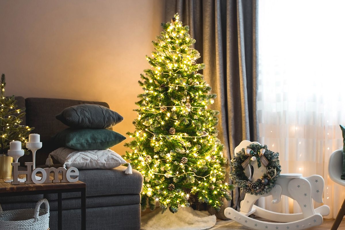 13 Tips For Avoiding Tangled Holiday Lights Gettyimages 1432993535