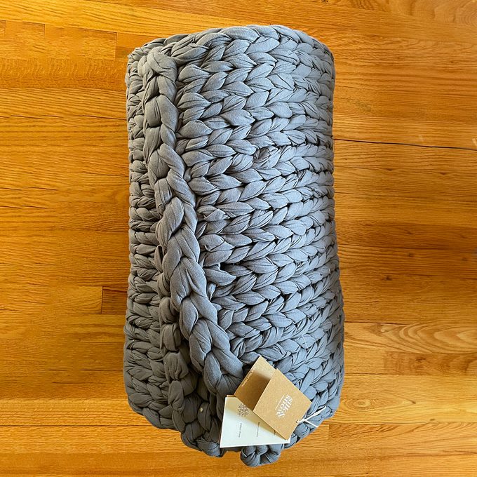 Fhma25hand Knitted Weighted Blanket Katie Bandursk 01 Ssedit