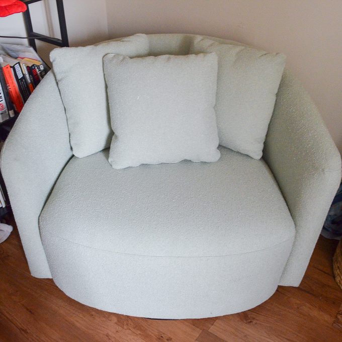 Fhma25 Beautiful Drew Accent Chair By Drew Barrymore  Emily Way 01 Ssedit